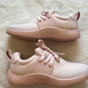 Brand New in box blush pink size 7 women’s snibbs